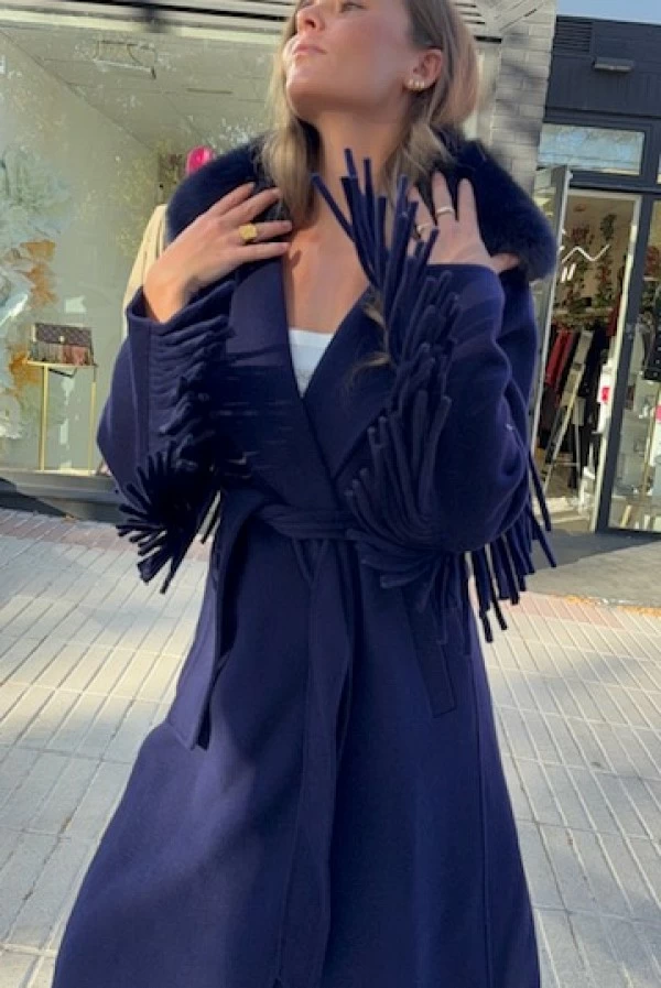 Abrigo Azul Marino de Paño con Flecos y Cuello corro loco luxo