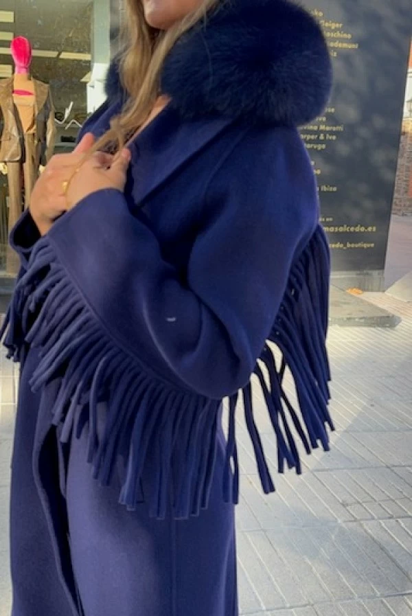 Abrigo Azul Marino de Paño con Flecos y Cuello corro loco luxo