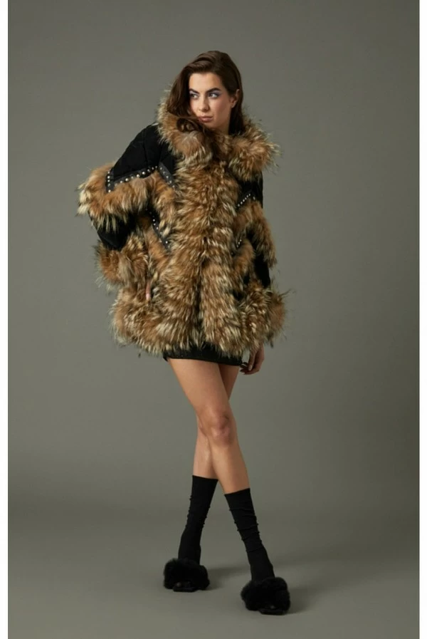 Abrigo de terciopelo negro estilo plumas con pelo de zorro natural – Tete by Odette Abrigo de terciopelo negro estilo plumas con pelo de zorro natural – Tete by Odette