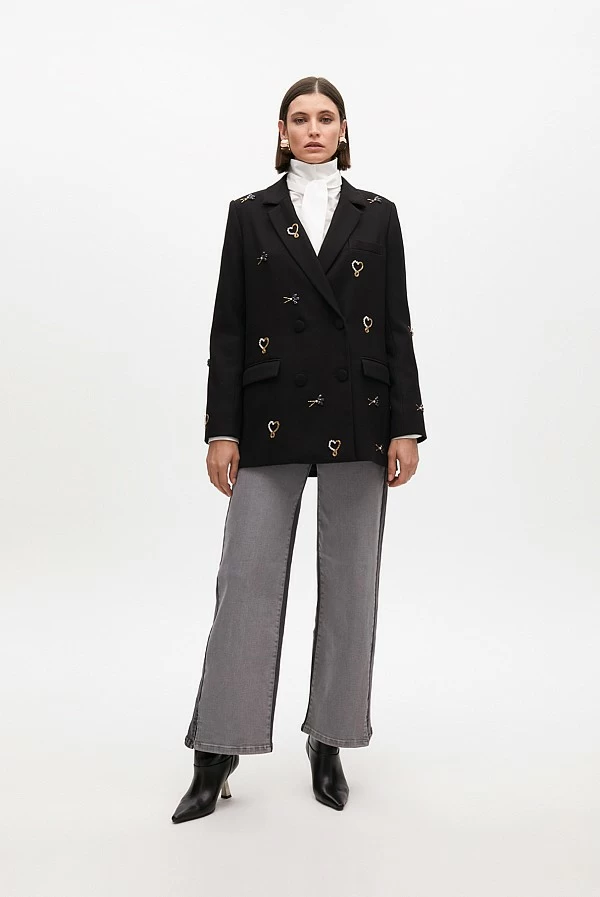 Americana cruzada con bordados y pedrería – Lola Casademunt