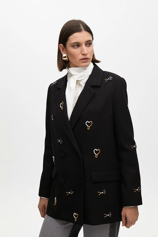 Americana cruzada con bordados y pedrería – Lola Casademunt