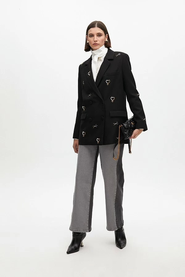 Americana cruzada con bordados y pedrería – Lola Casademunt