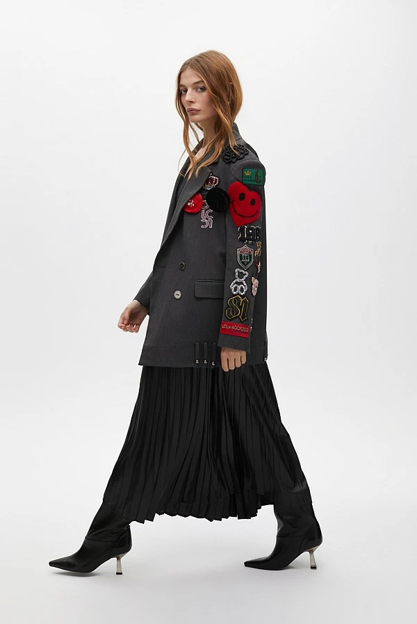 Americana cruzada oversize detalle parches