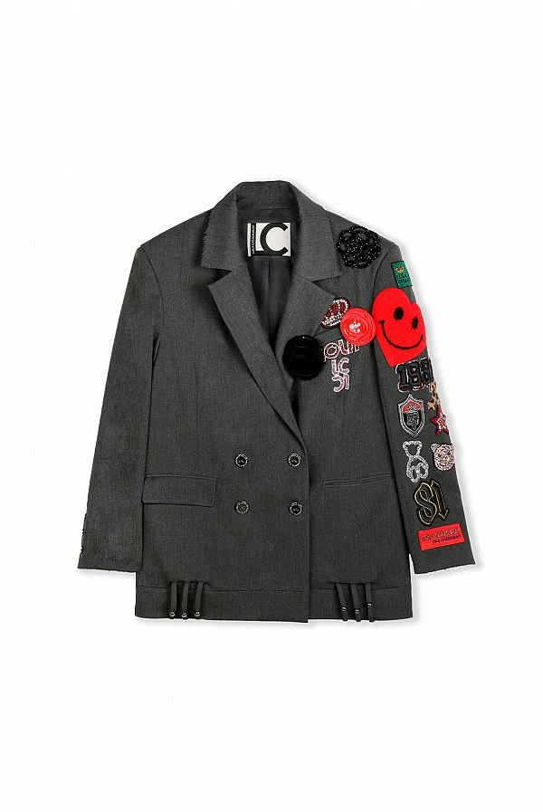 Americana cruzada oversize detalle parches