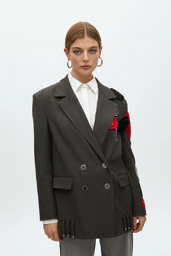 Americana cruzada oversize detalle parches