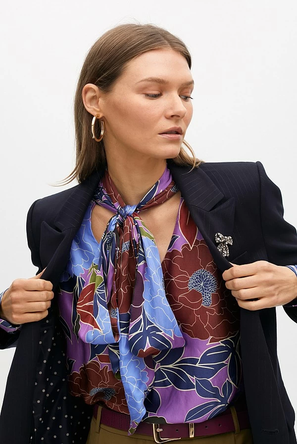 Americana de Raya Diplomática con Broche Joya lola casademunt