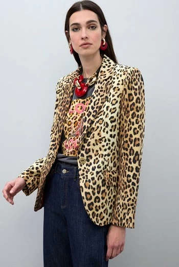 Americana Entallada con Estampado Animal Americana Entallada con Estampado Animal