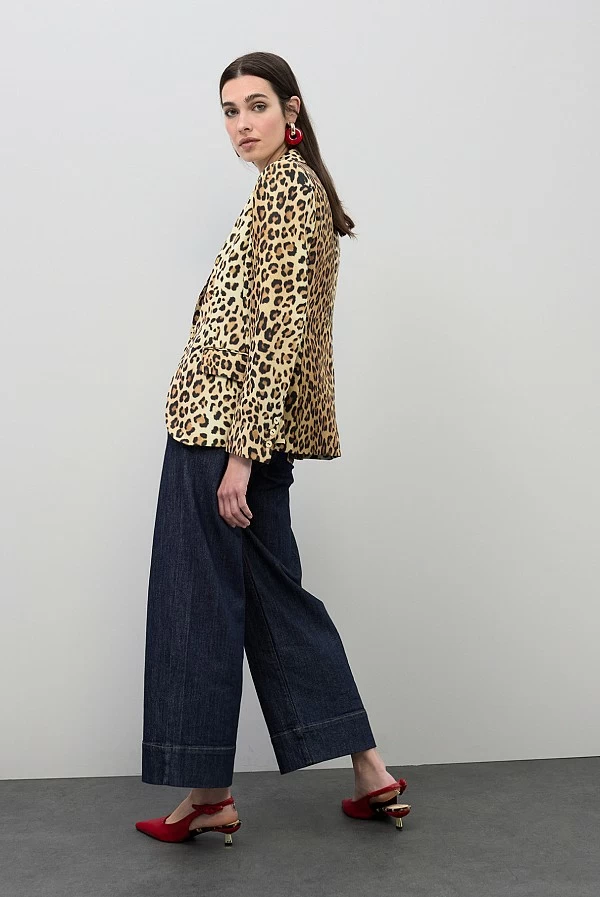 Americana Entallada con Estampado Animal