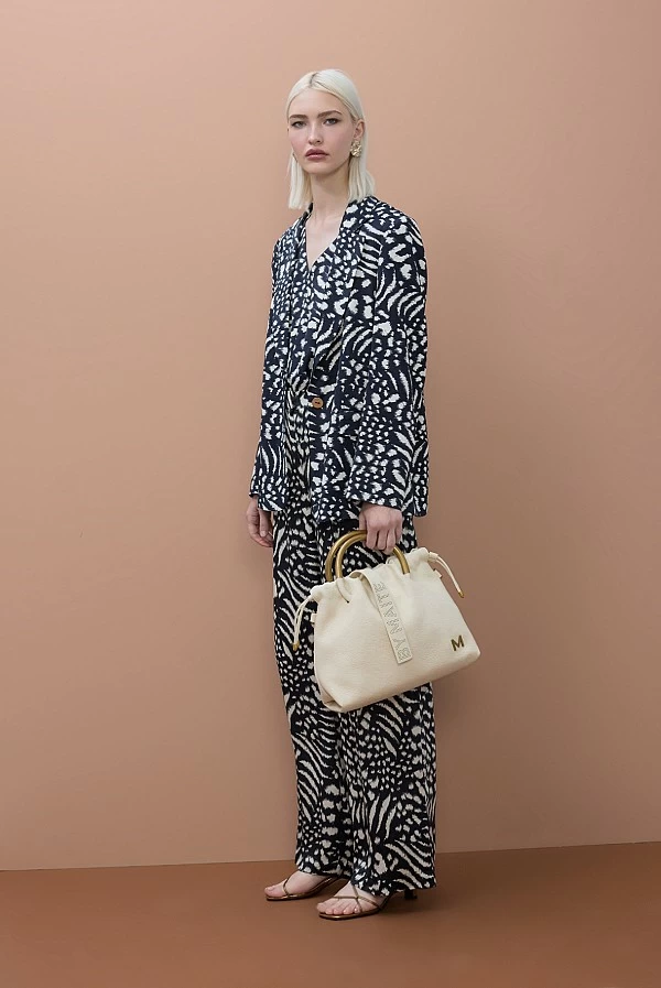 Americana Fluida con Estampado Abstracto