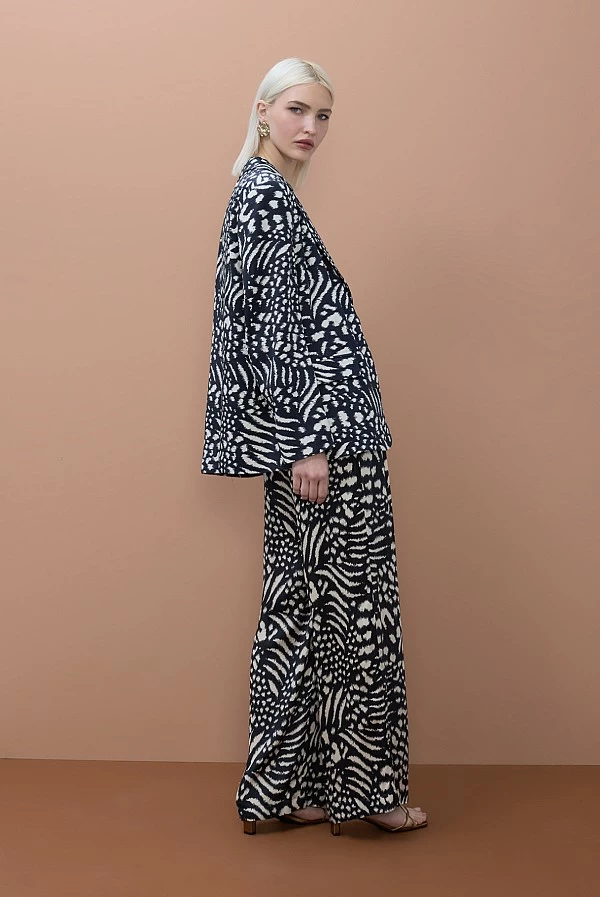 Americana Fluida con Estampado Abstracto