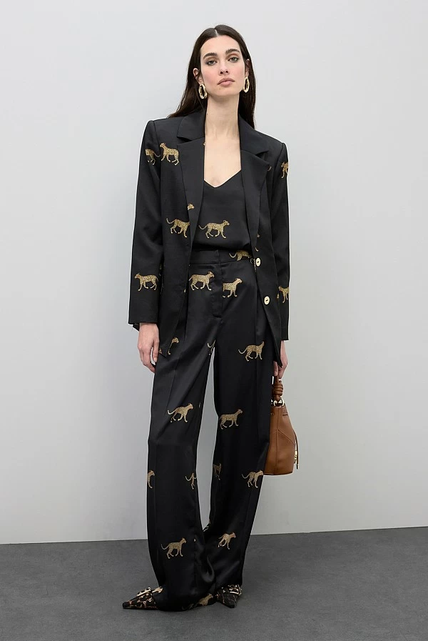 Americana Recta Satinada con Print de Leopardo