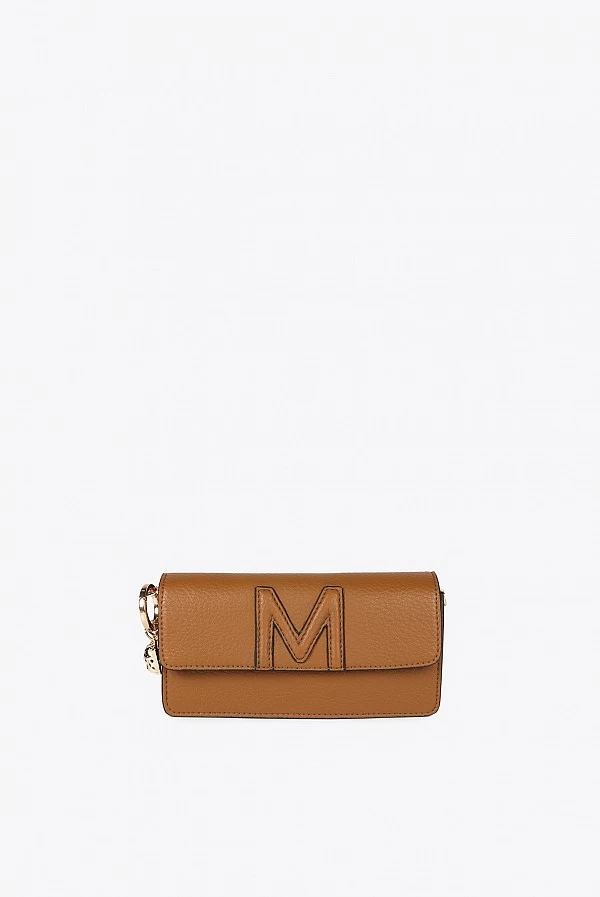 Bandolera Baguette en Efecto Piel con Detalle M en Relieve