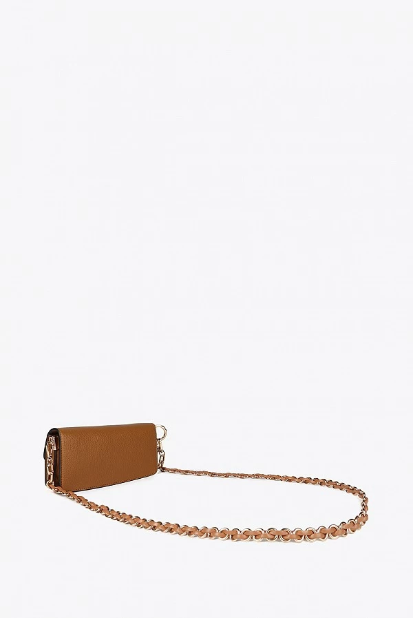 Bandolera Baguette en Efecto Piel con Detalle M en Relieve