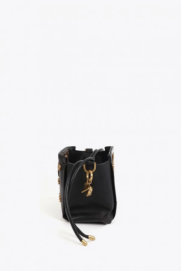 Bandolera con Textura y Tachas Doradas