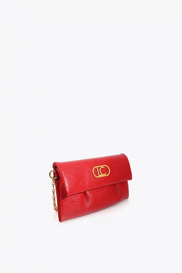 Bandolera Roja con Solapa de Pliegues y Cadena Dorada