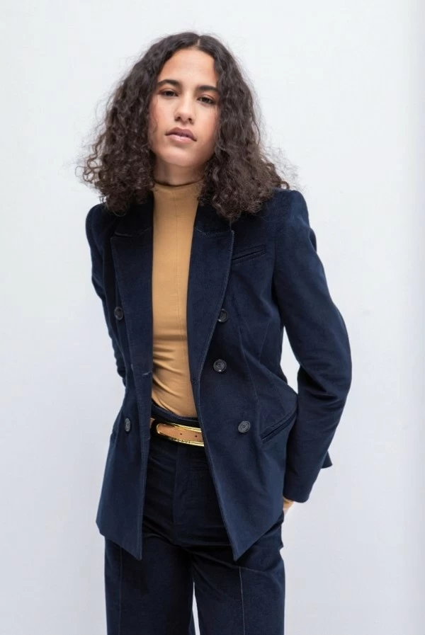 Blazer entallada de micropana azul marino con doble botonadura masavi