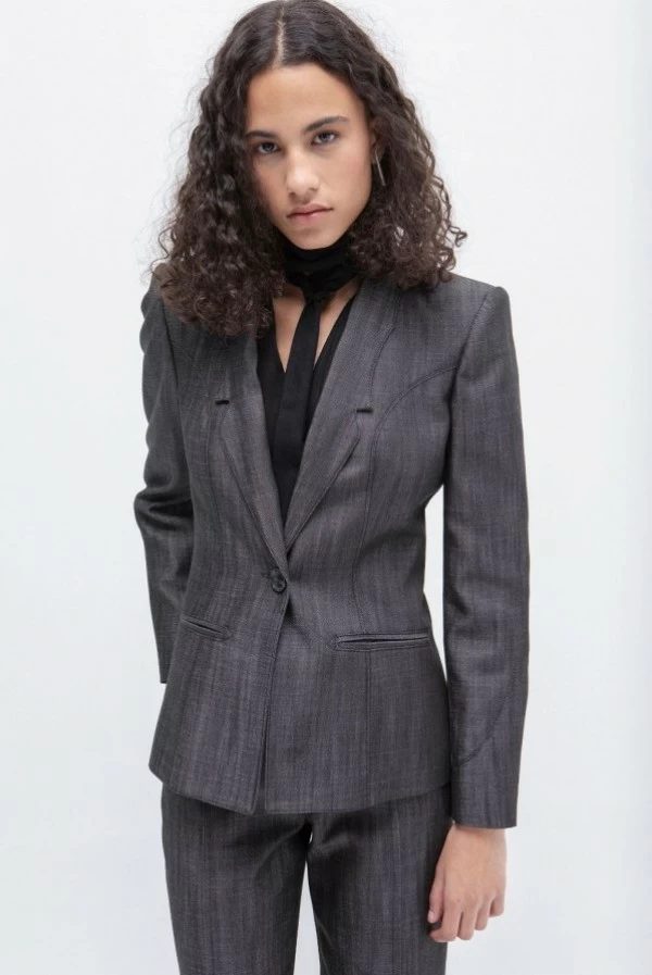 Blazer entallada en tejido tipo denim negro con solapa western –masavi