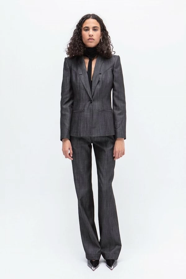 Blazer entallada en tejido tipo denim negro con solapa western –masavi