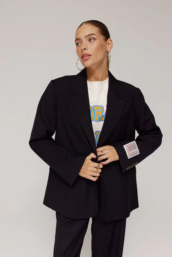 Blazer oversize ANNA en raya diplomática negro y azul vintage – harper and yve