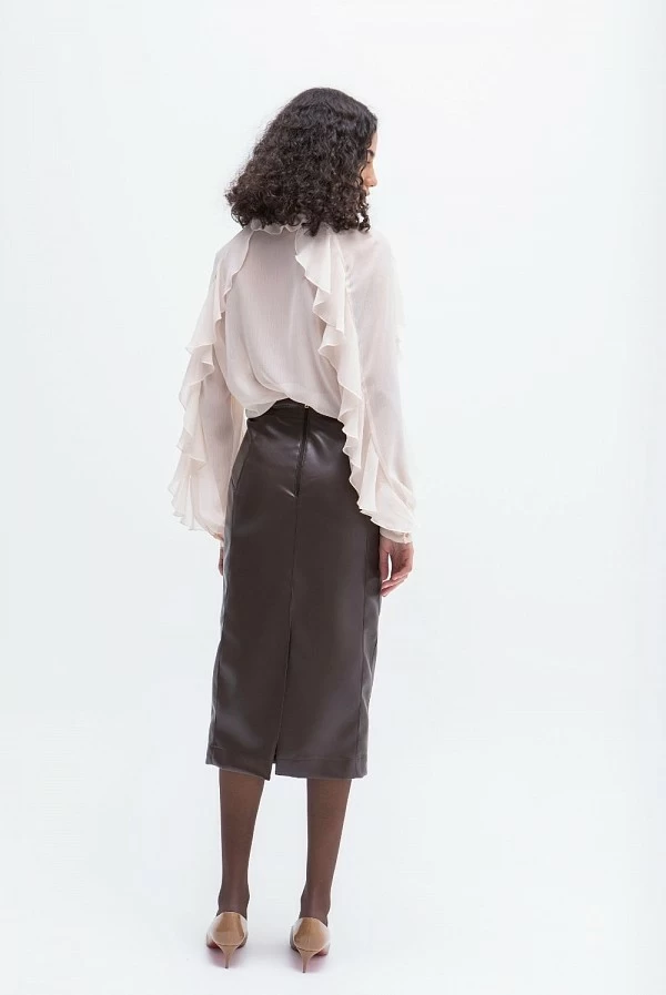 Blusa nude semitransparente con volantes y escote en V masavi