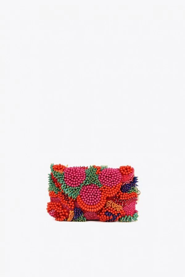 Bolsito tipo sobre con pedrería multicolor y cadena  lola casademunt