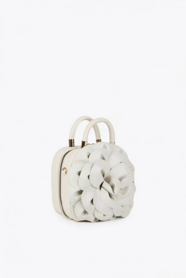 Bolso con flor en efecto piel blanco o negro lola casademunt