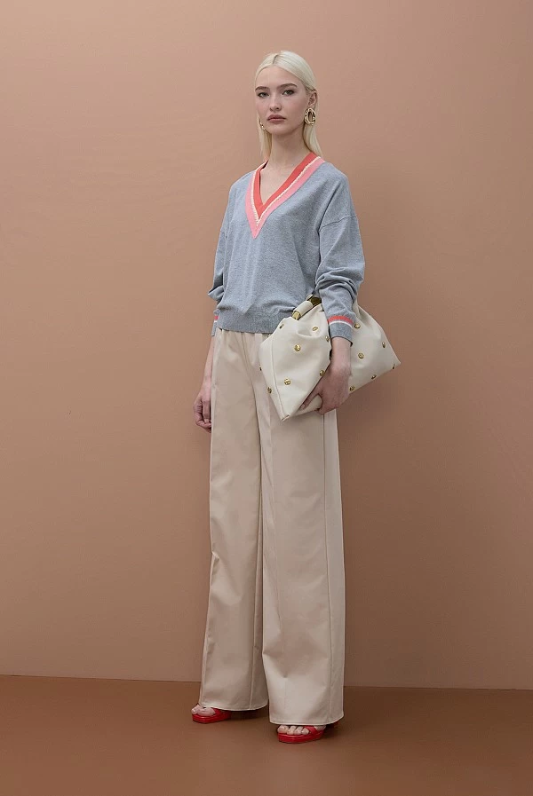 Bolso Hobo Crema con Tachas Doradas