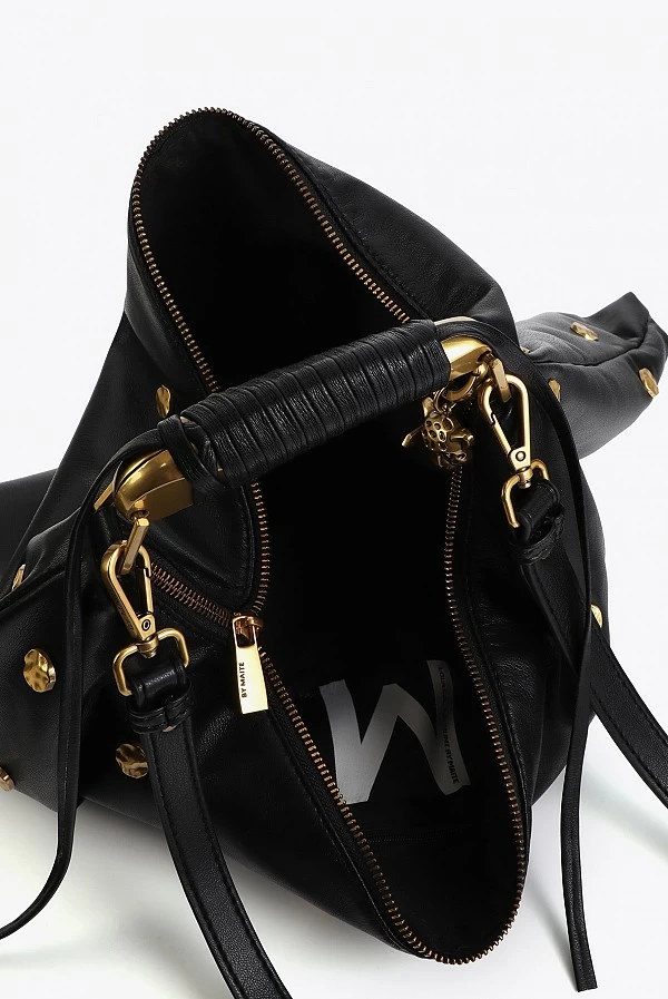 Bolso Hobo Negro con Tacha Dorada