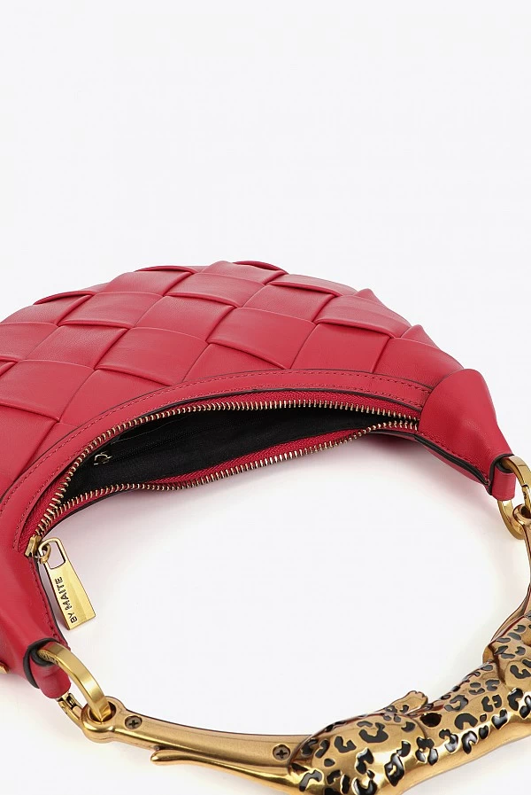 Bolso Media Luna Rojo Trenzado con Asa Leopardo