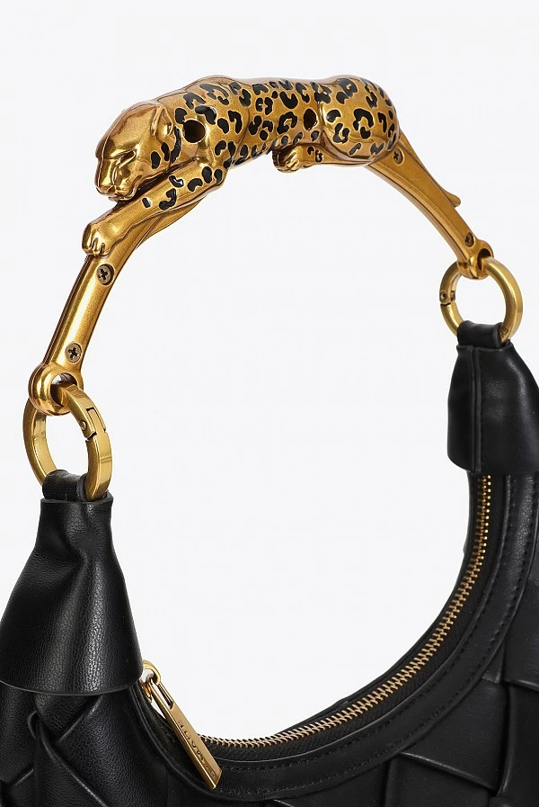Bolso Media Luna Trenzado Negro con Asa Leopardo Dorada