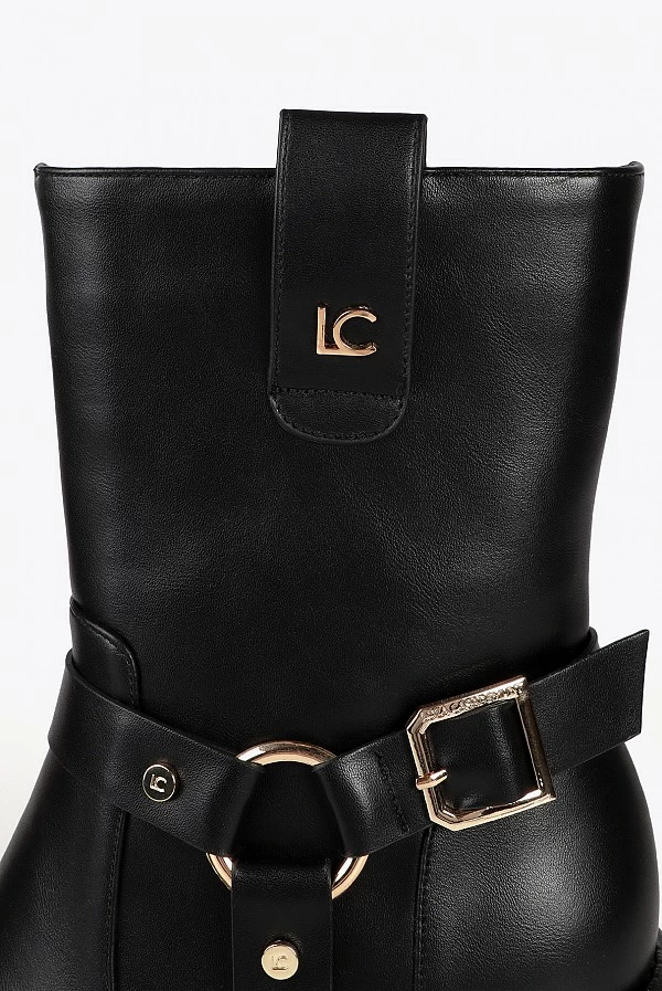 Bota estilo motero con detalles dorados