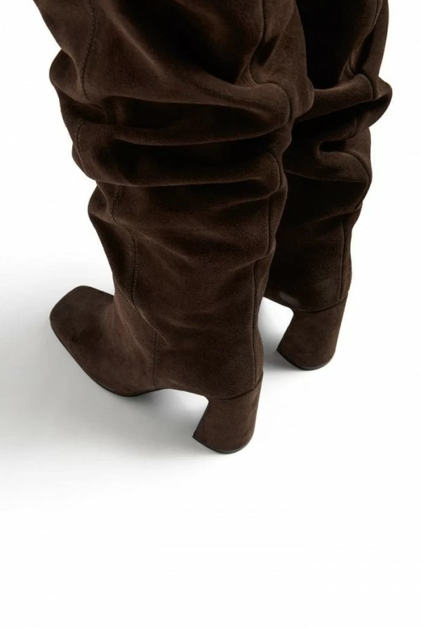 Botas altas fruncidas de ante – Aniye By (marrón o negro) Botas altas fruncidas de ante – Aniye By (marrón o negro)