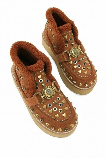 Botas Kurt Geiger London Mansion en ante marrón con tachuelas doradas