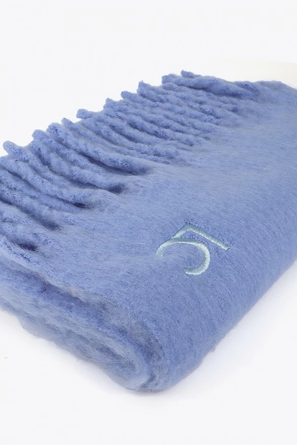 Bufanda lisa con flecos gruesos y logo bordado LOLA Casademunt