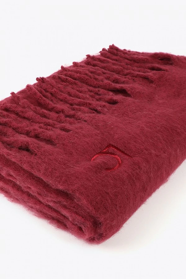 Bufanda lisa con flecos gruesos y logo bordado LOLA Casademunt