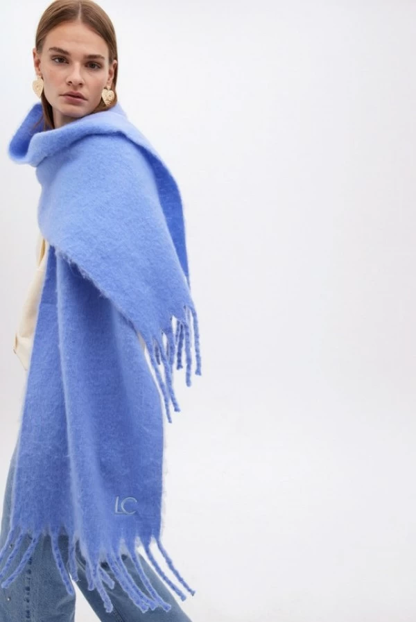 Bufanda lisa con flecos gruesos y logo bordado LOLA Casademunt Bufanda lisa con flecos gruesos y logo bordado LOLA Casademunt