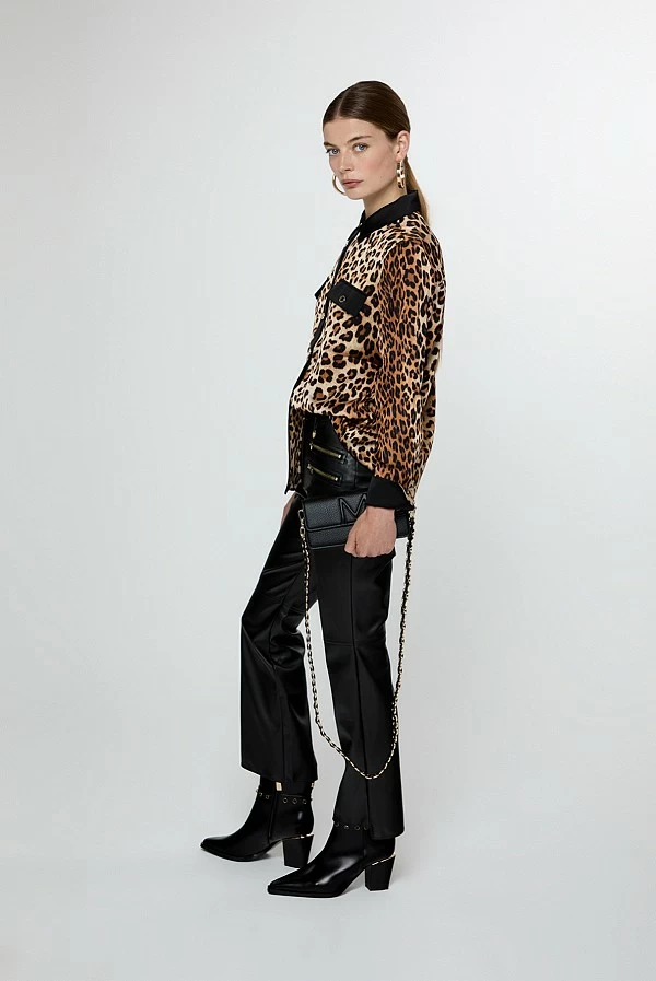 Camisa Animal Print con Tapeta Negra lola casademunt
