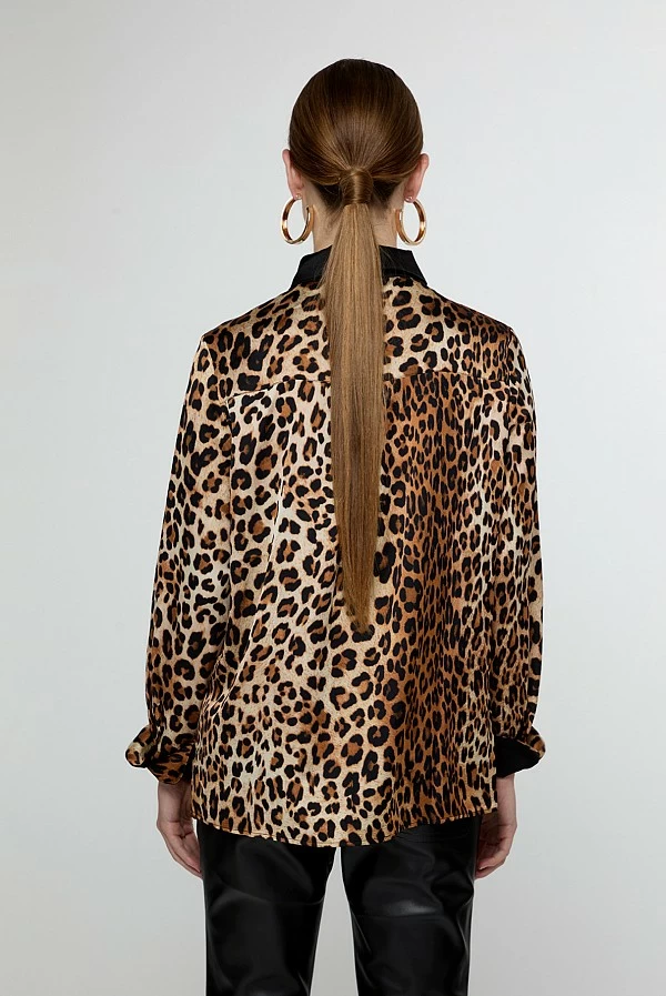 Camisa Animal Print con Tapeta Negra lola casademunt
