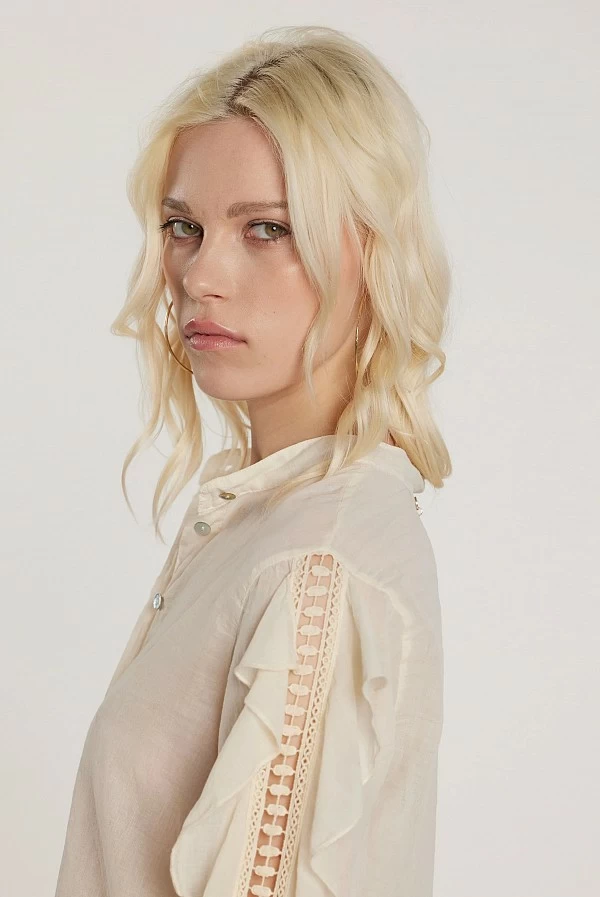 Camisa MONTAND con Encaje y Cuello Mao Camisa MONTAND con Encaje y Cuello Mao