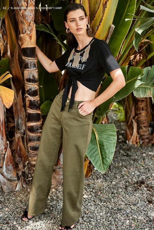 Camiseta con cadenas doradas y nudo frontal – Trash and Luxury
