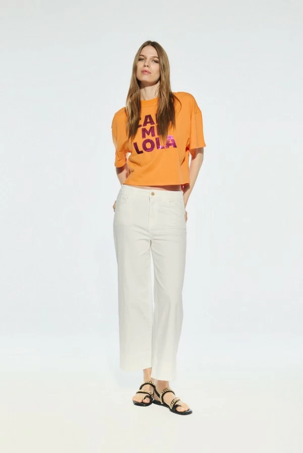 Camiseta cropped con bordado Call me Lola