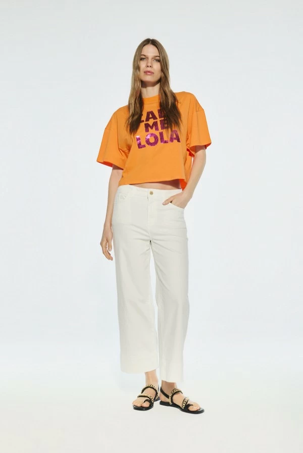 Camiseta cropped con bordado Call me Lola