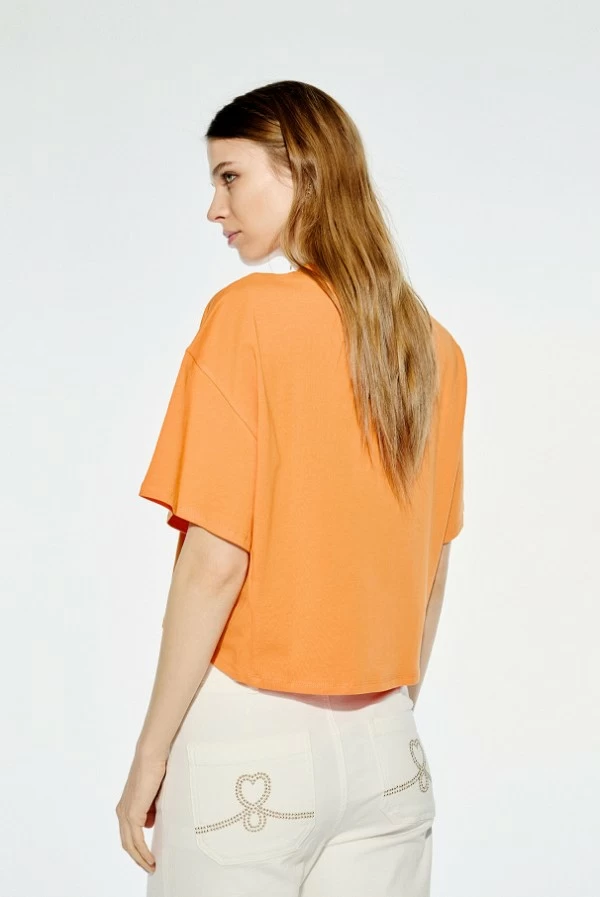 Camiseta cropped con bordado Call me Lola