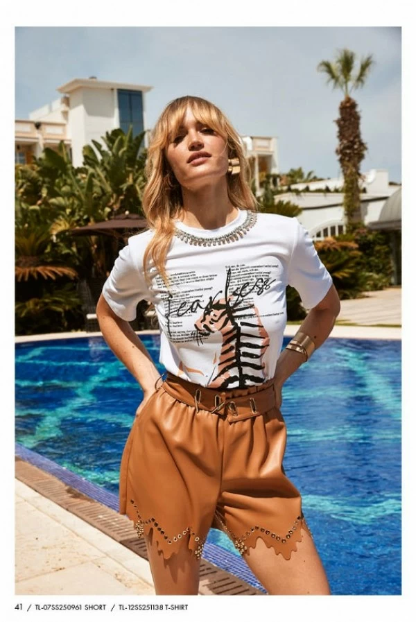 Camiseta Negra con Detalles de Tigre y Strass Trash and luxury