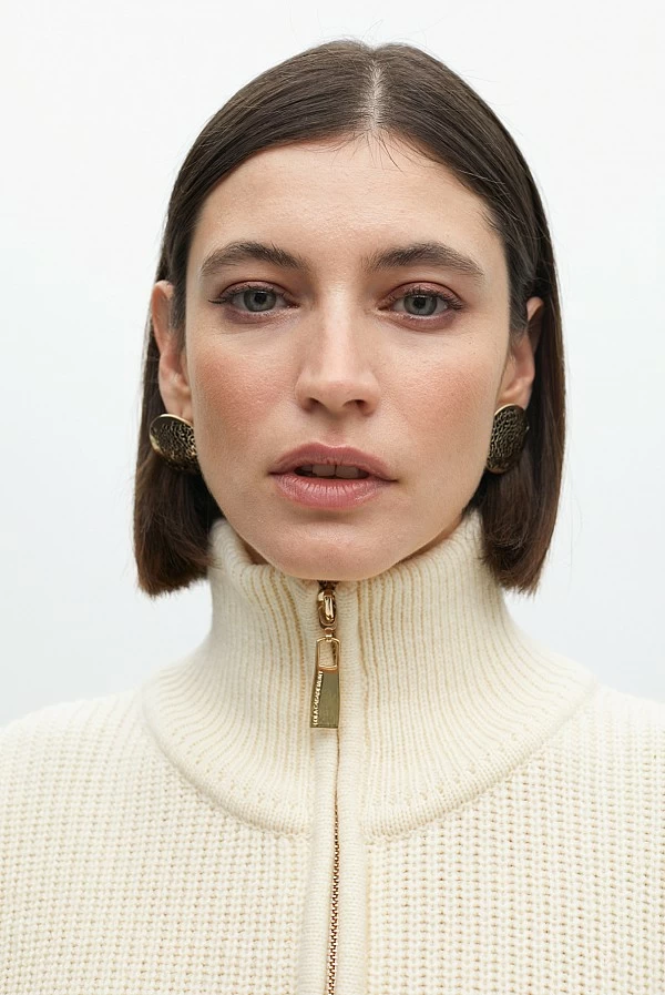 Chaleco de punto grueso con cremallera y escudo bordado – Lola Casademunt