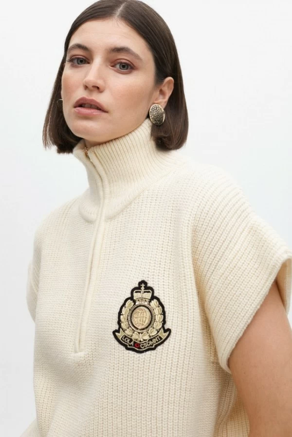 Chaleco de punto grueso con cremallera y escudo bordado – Lola Casademunt Chaleco de punto grueso con cremallera y escudo bordado – Lola Casademunt