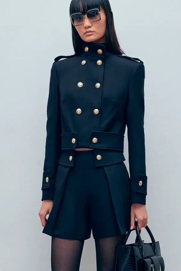 Chaqueta corta de paño estilo militar con botones dorados – Monique Garçonne