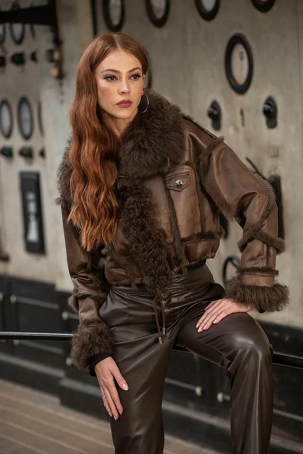 chaqueta corta piel marron loco luxo