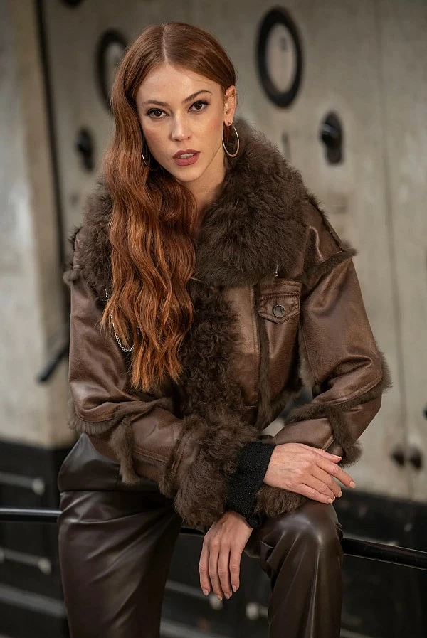 chaqueta corta piel marron loco luxo