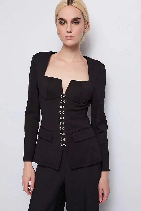 chaqueta negra ganchos denny rose